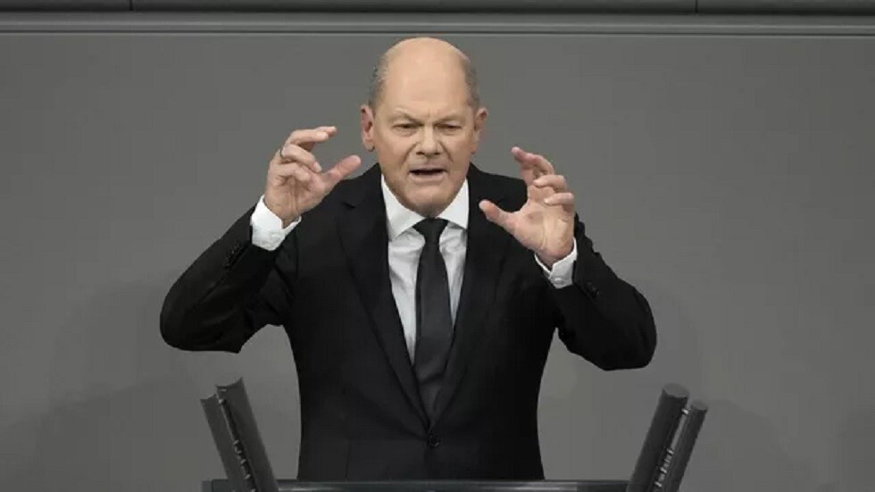 "تلغراف": شولتس قام بتسريب معلومات استخباراتية عن الوحدات البريطانية في أوكرانيا