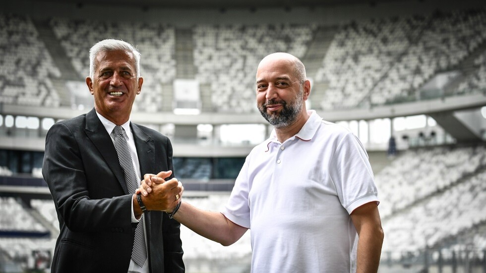 يحمل 3 جنسيات ويتكلم 5 لغات ويلقب بـ"الدكتور".. من هو مدرب منتخب الجزائر الجديد