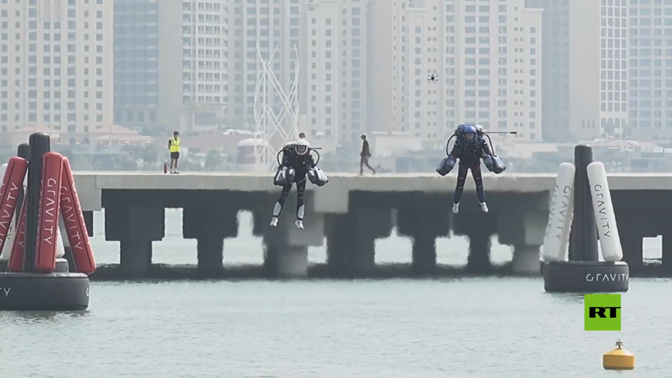 شاهد.. أول سباق بالبدلات النفاثة في دبي