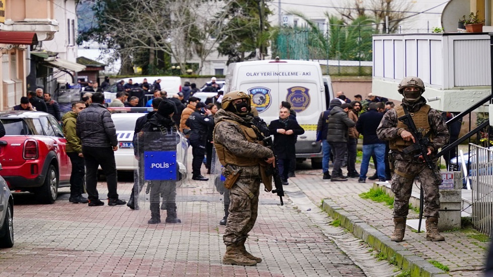 الشرطة التركية تعلن انتهاء أزمة احتجاز الرهائن في شركة أمريكية بتركيا وتعتقل محتجزهم