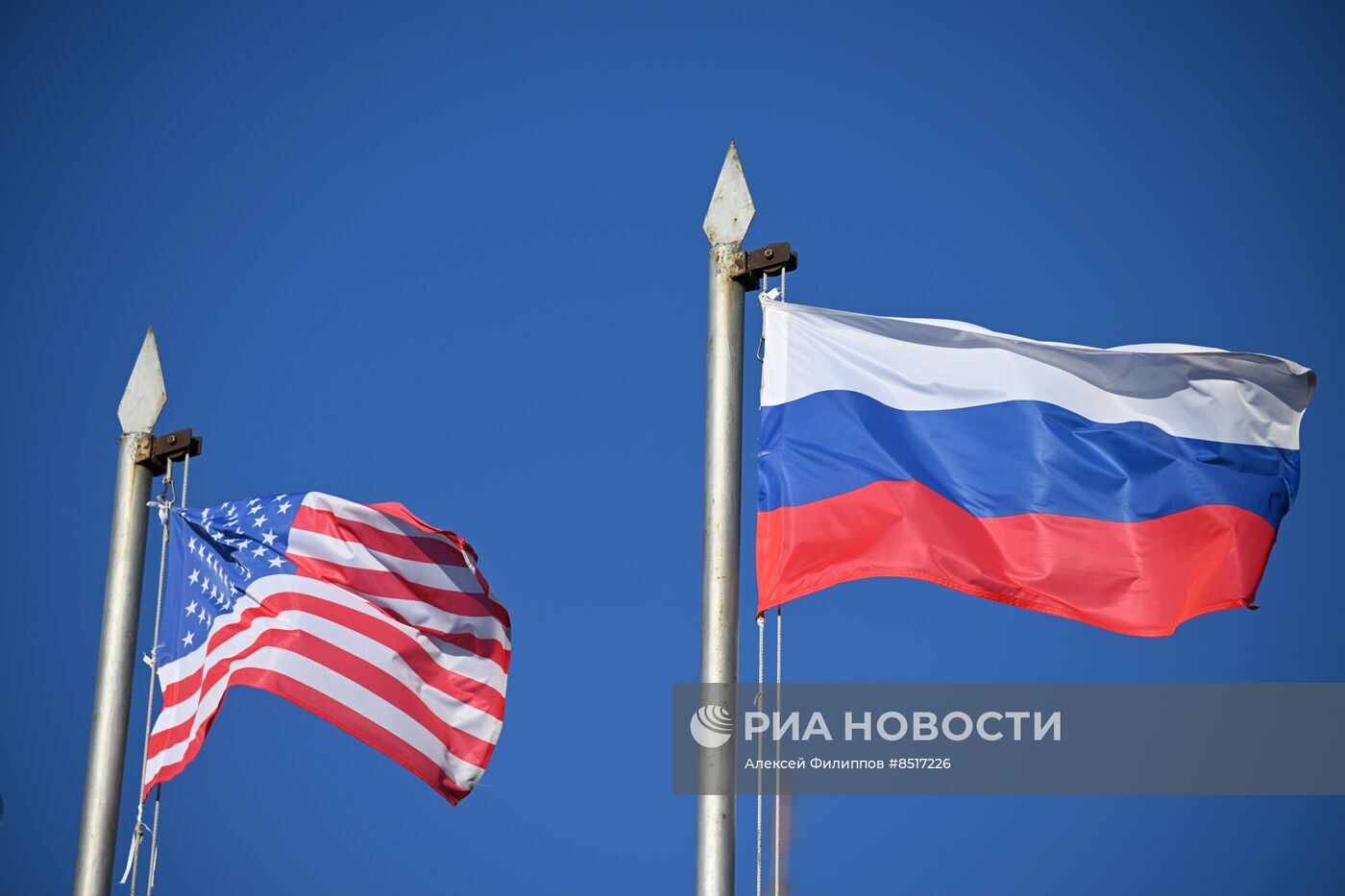 الولايات المتحدة تعلن نيتها احتواء روسيا والصين خلال العقد المقبل