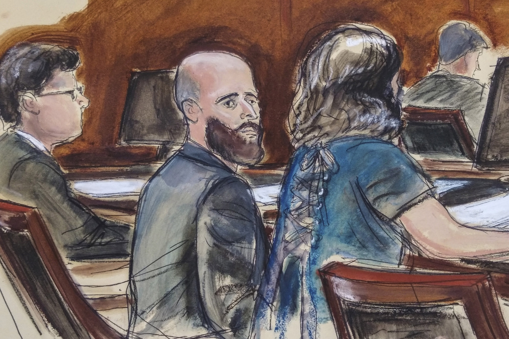 رسم تعبيري من جلسة محاكمة جوشوا شولت، الضابط السابق في وكالة المخابرات المركزية الأمريكية.