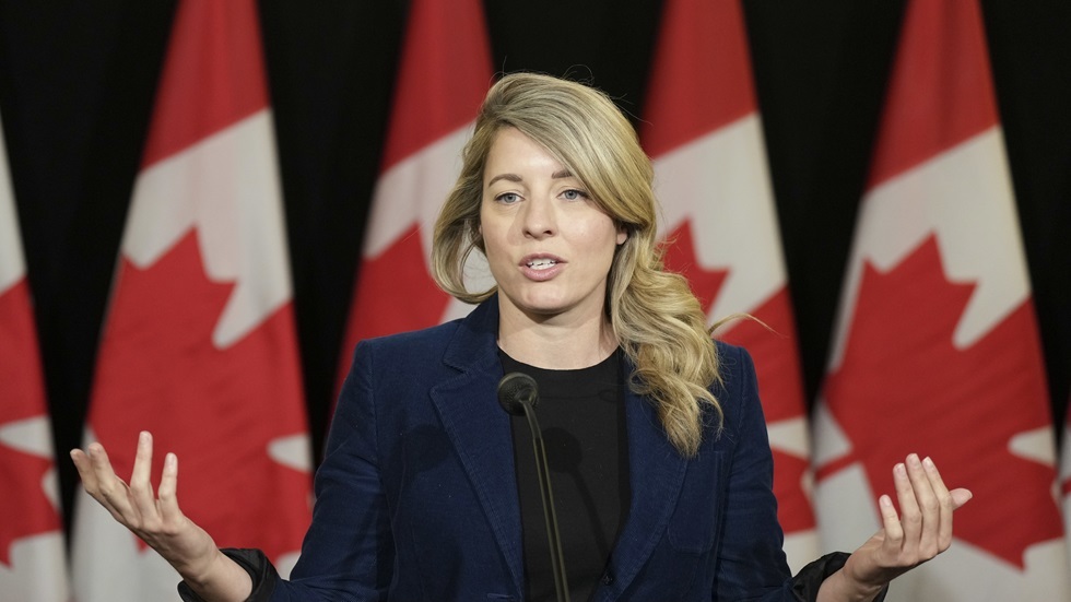 وزيرة الخارجية الكندية تصل إلى كييف وتلتقي نظيرها الأوكراني وزيرة الخارجية الكندية تصل إلى كييف وتلتقي نظيرها الأوكراني