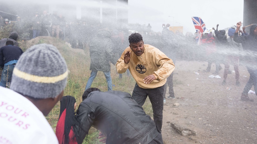 وسائل إعلام: فشل اتفاق أنقرة ولندن على إعادة المهاجرين إلى تركيا وسائل إعلام: فشل اتفاق أنقرة ولندن على إعادة المهاجرين إلى تركيا