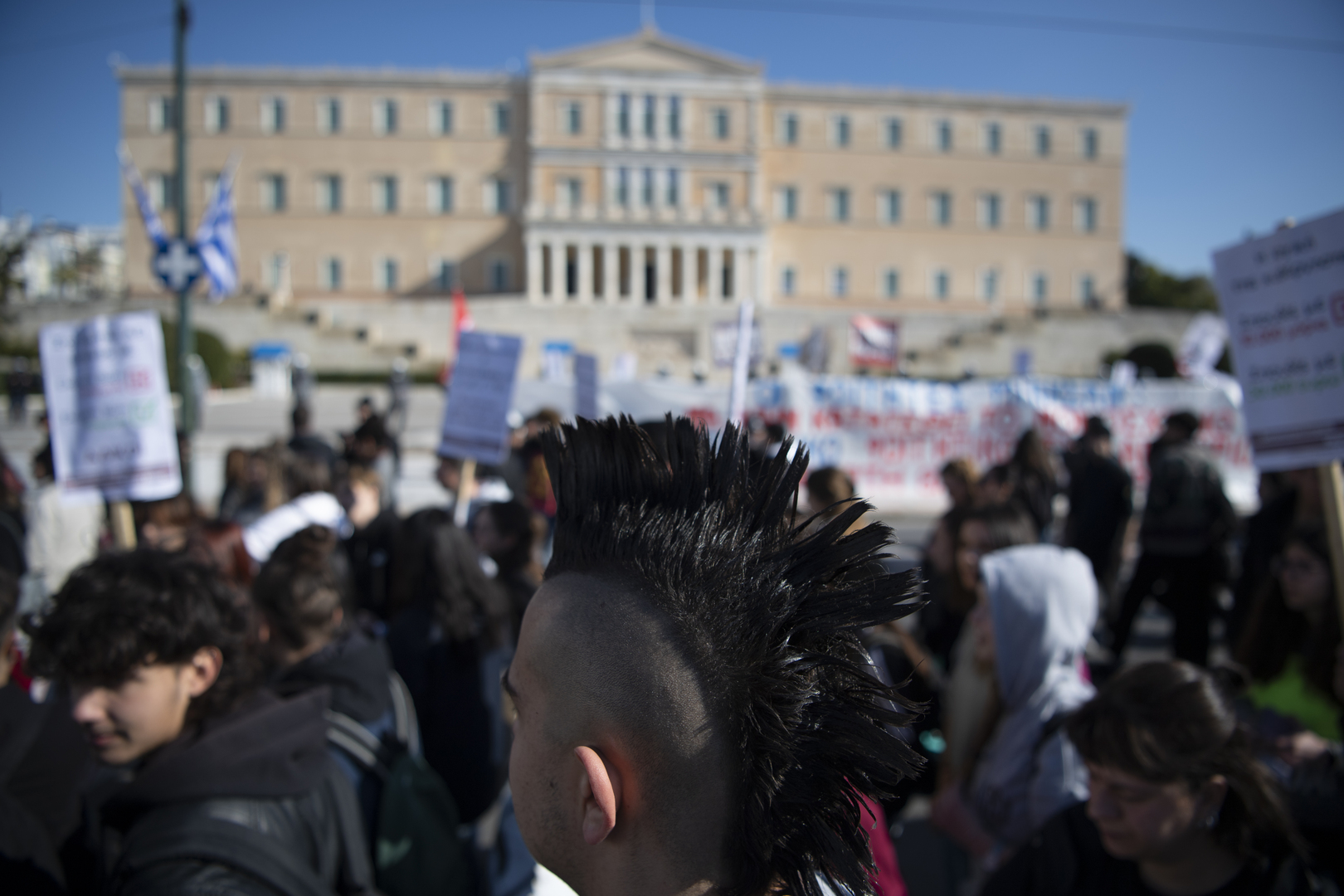 اليونان.. احتجاجات على خطة الحكومة لبناء جامعات خاصة والشرطة تلقي القبض على 12 شخصا (صور)