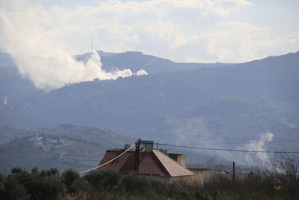 الجيش الإسرائيلي يعلن إصابة جنديين بسقوط صاروخ أطلق من لبنان