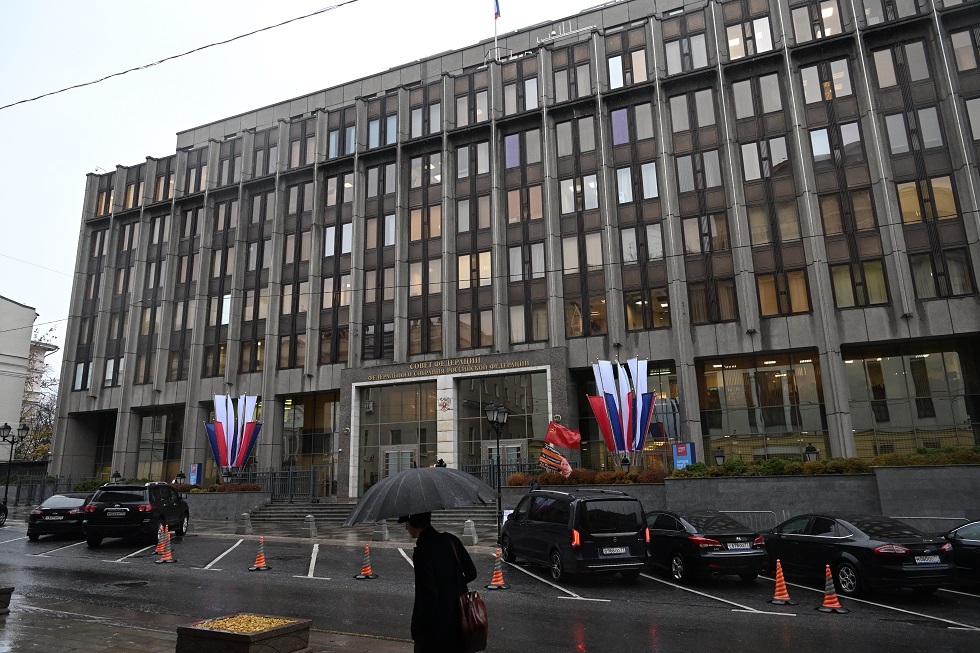 مجلس الاتحاد الروسي يحتج على إمدادات الأسلحة الغربية إلى كييف لاستهداف المدنيين