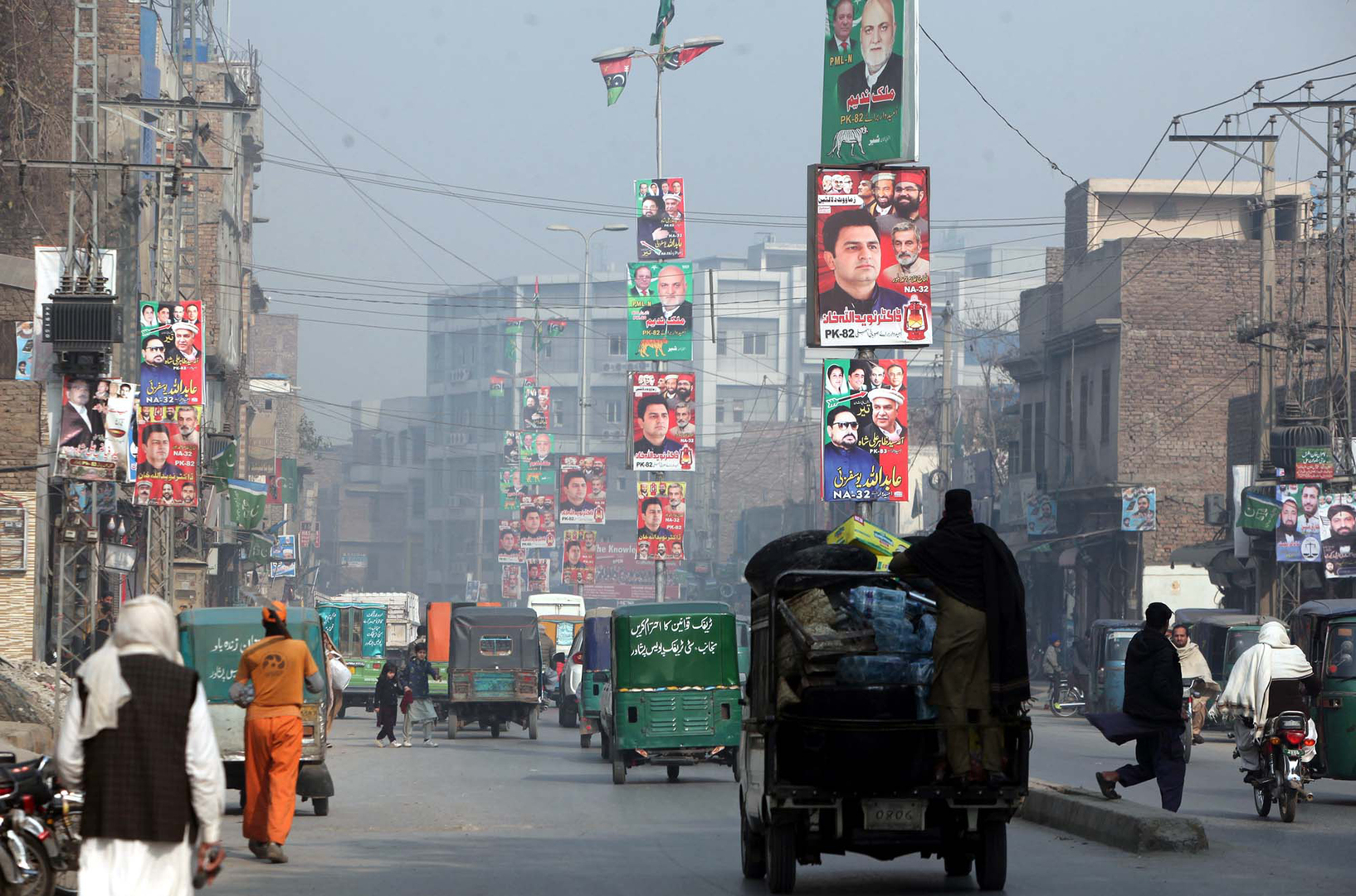 مقتل 8 أشخاص بانفجار جنوب غرب باكستان (فيديو)