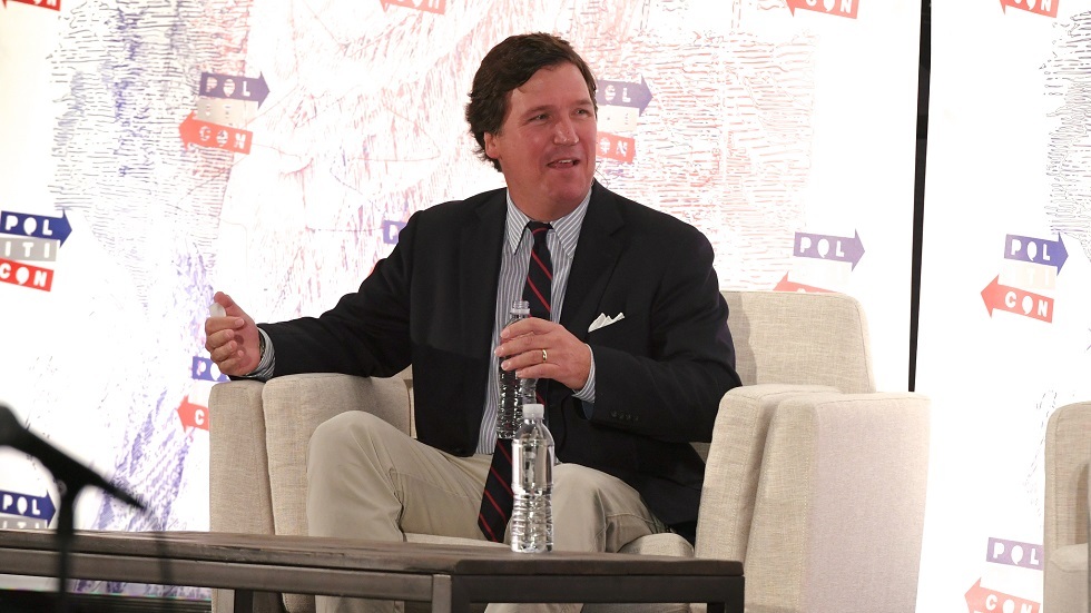 المذيع الأمريكي كارلسون في 