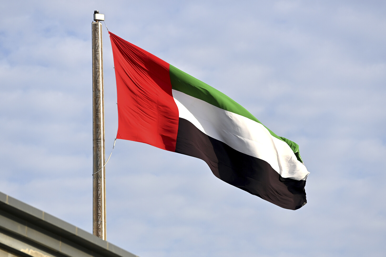 الإمارات تعرب عن قلقها من تداعيات الهجمات على الملاحة بالبحر الأحمر وتدعم الجهود لحل أزمة اليمن
