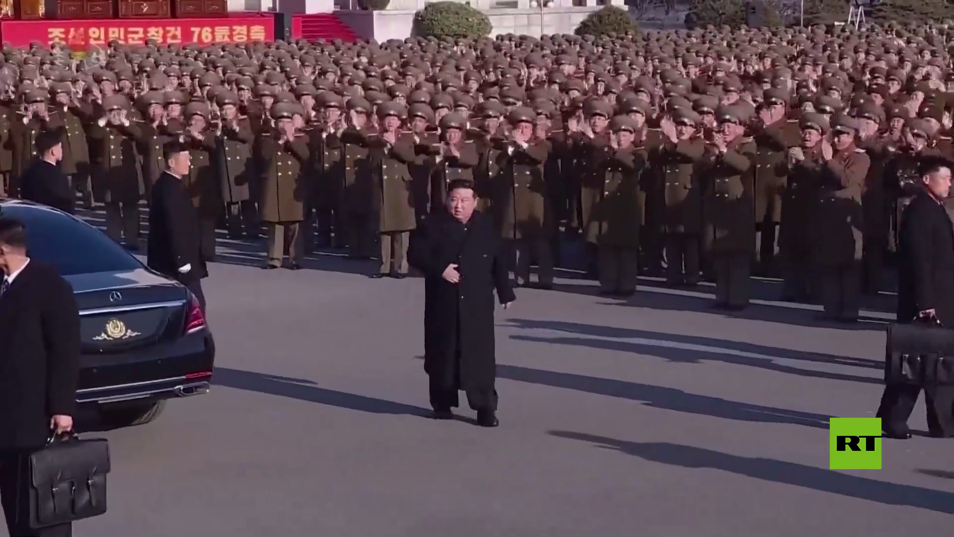 ظهور لافت لزعيم كوريا الشمالية كيم جونغ أون وابنته أثناء احتفالات بعيد الجيش في بيونغ يانغ
