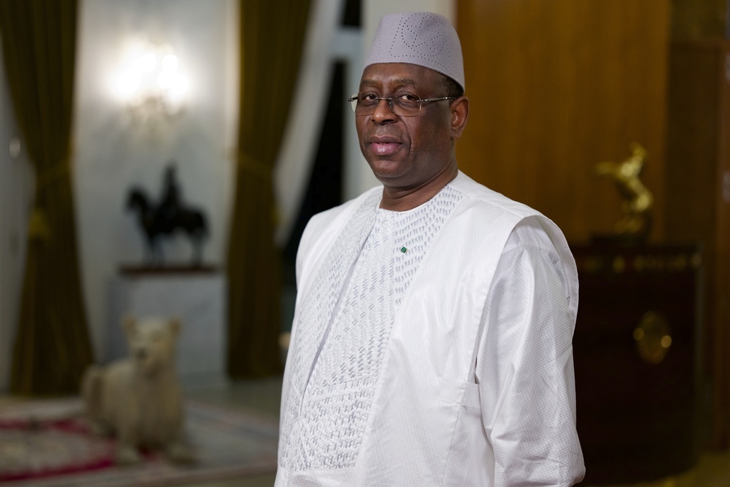 رئيس السنغال يدافع عن قرار تأجيل الانتخابات مع اندلاع احتجاجات في جميع أنحاء البلاد
