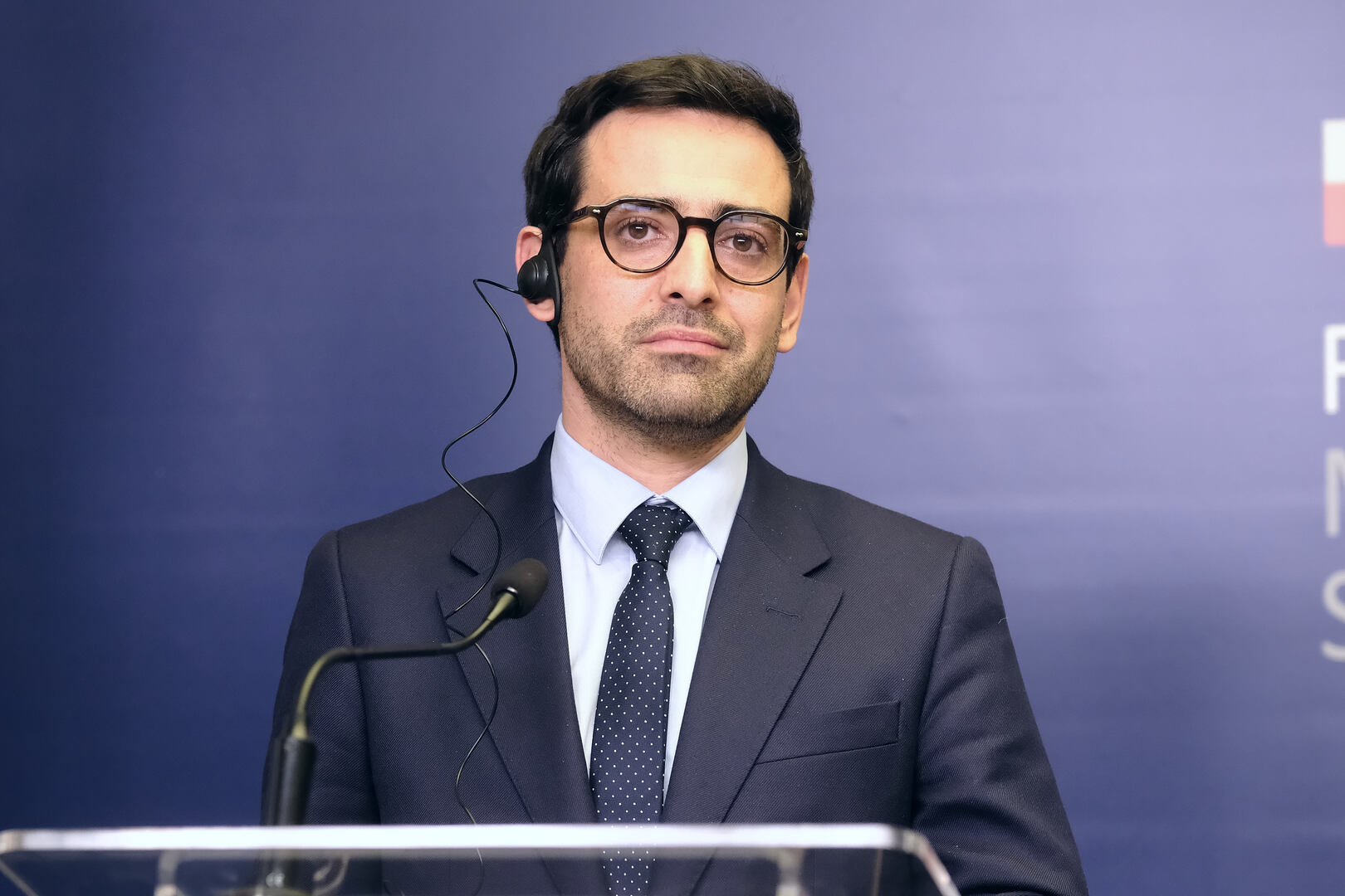 وزير الخارجية الفرنسي يدعو إلى تعزيز دفاعات الاتحاد الأوروبي على خلفية 