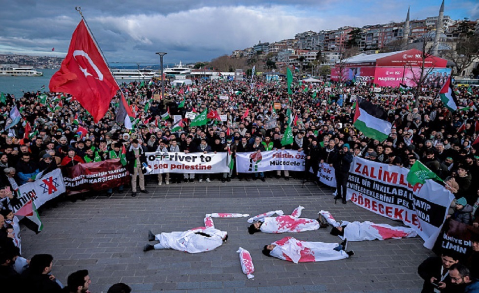 هيئة الإغاثة الإنسانية IHH في مظاهرة بإسطنبول احتجاجا على العدوان الإسرائيلي عل غزة