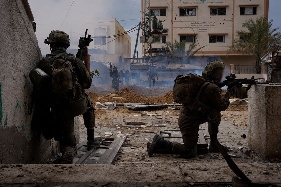 الجيش الإسرائيلي: إصابة ضابطين وجندي بجراح خطيرة في معارك جنوب قطاع غزة