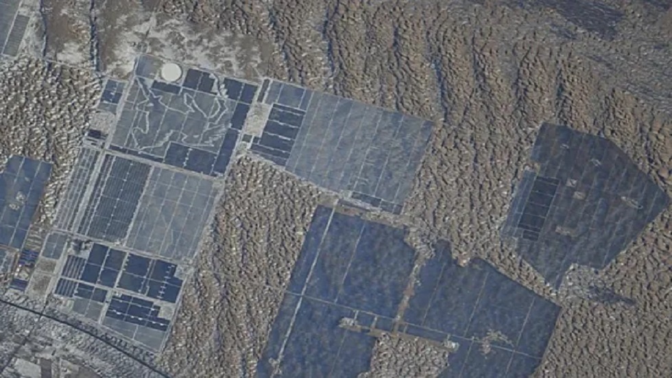 صورة من المحطة الفضائية لمحطة جونما للطاقة الشمسية