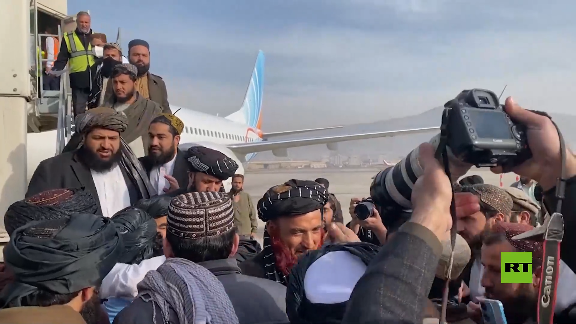 بعد 14 عاما في سجن غوانتانامو.. أفغانيان يعودان إلى وطنهما