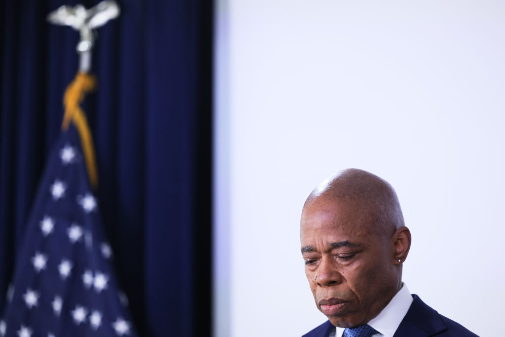 “لديك دم على يديك..أنت متواطئ في إبادة الفلسطينيين”.. بماذا رد عمدة نيويورك على صرخة محتج؟ (فيديو) “لديك دم على يديك..أنت متواطئ في إبادة الفلسطينيين”.. بماذا رد عمدة نيويورك على صرخة محتج؟ (فيديو)