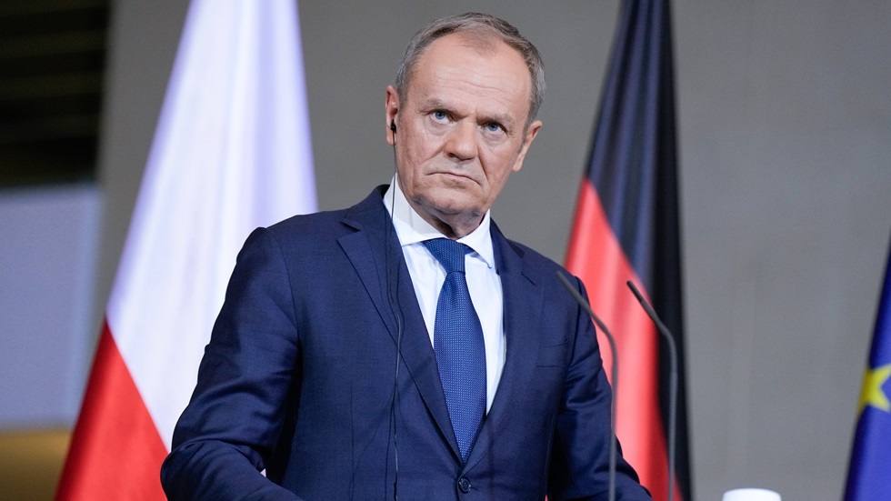 رئيس الوزراء البولندي يرحب بعرض ماكرون لمشاركة الأسلحة النووية