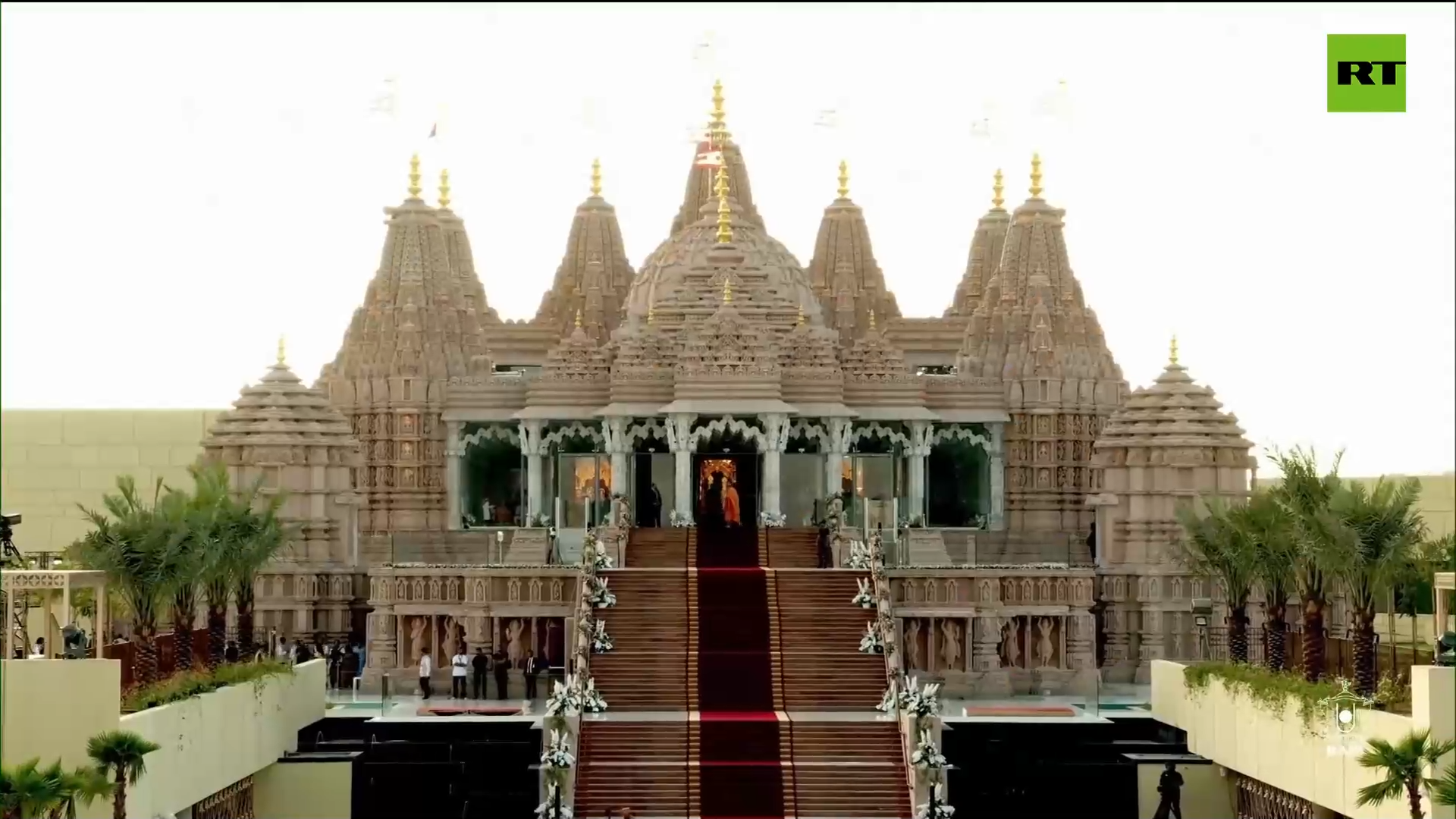 رئيس الوزراء الهندي يفتتح معبدا هندوسيا في الإمارات