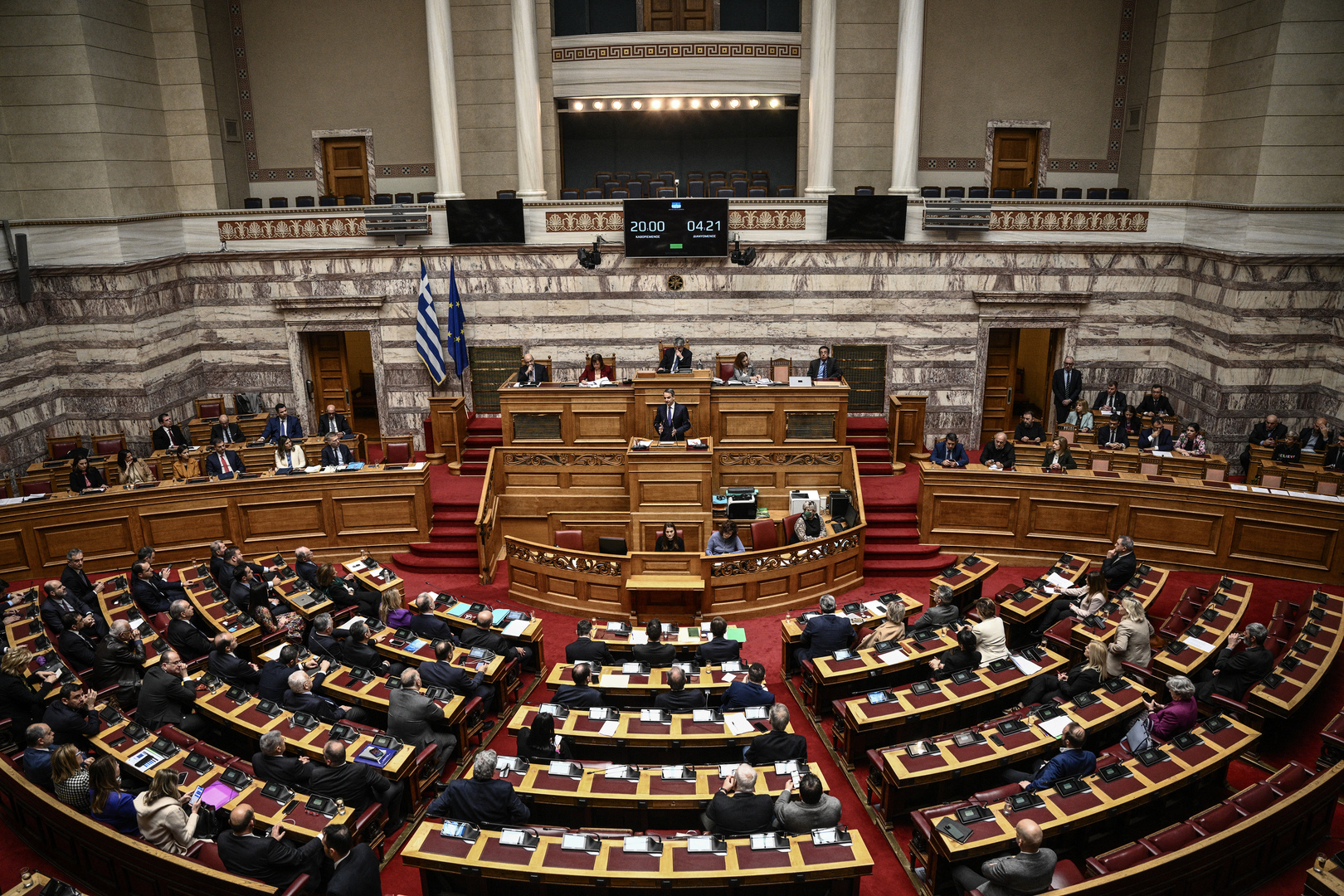 البرلمان اليوناني يصادق على قانون شرعنة زواج المثليين