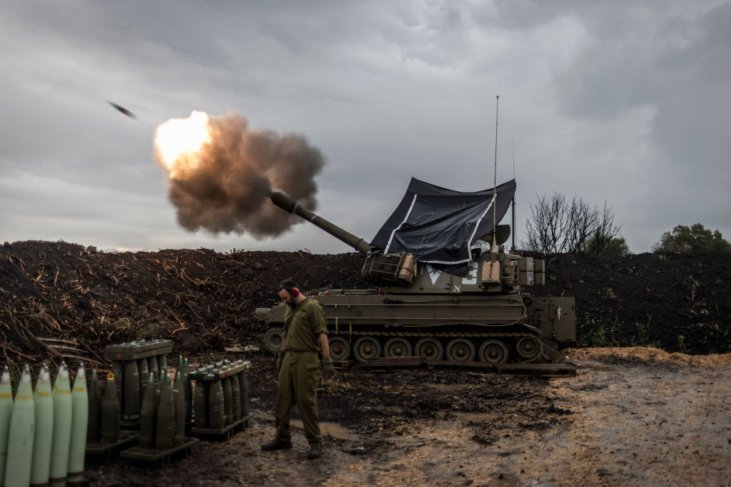 الجيش الإسرائيلي يعلن استهداف ثلاثة مجمعات عسكرية تابعة لـ