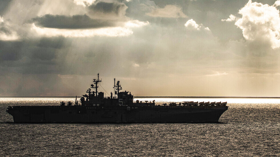 الجيش الأمريكي يعلن اعتراض صواريخ مجنحة وزوارق مسيرة في اليمن الجيش الأمريكي يعلن اعتراض صواريخ مجنحة وزوارق مسيرة في اليمن