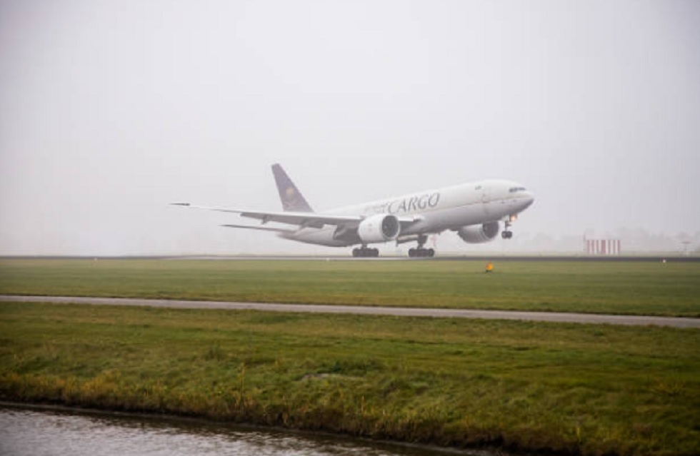 انطلاق طائرة إغاثة سعودية سابعة إلى بولندا تحمل مساعدات لأوكرانيا انطلاق طائرة إغاثة سعودية سابعة إلى بولندا تحمل مساعدات لأوكرانيا