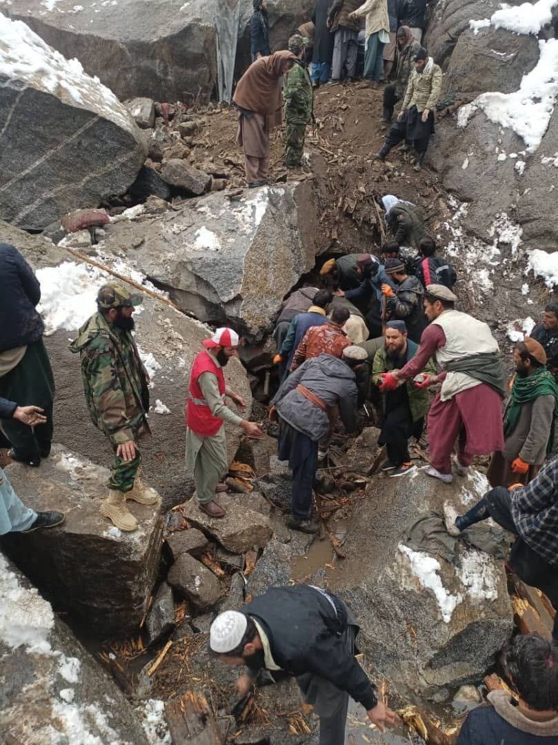 ارتفاع حصيلة ضحايا انهيار ثلجي شرقي أفغانستان إلى نحو 30 قتيلا (صور)