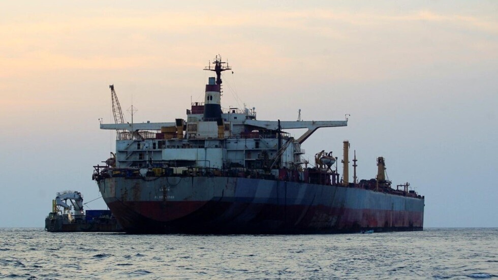 سفينة تعرضت لهجوم صاروخي وأبلغت عن وقوع انفجار على مقربة منها قبالة سواحل اليمن.