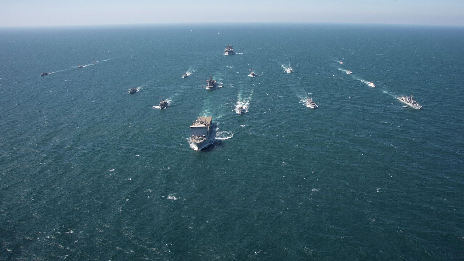 سفن حربية أمريكية وبريطانية