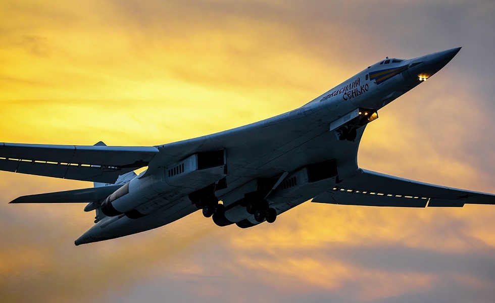 رحلة ليلية لحاملة الصواريخ الإستراتيجية Tu-160