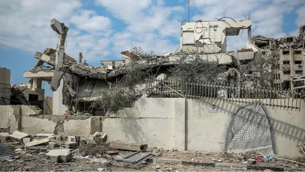 القوات الإسرائيلية تدمر منزل ياسر عرفات في غزة (صور)