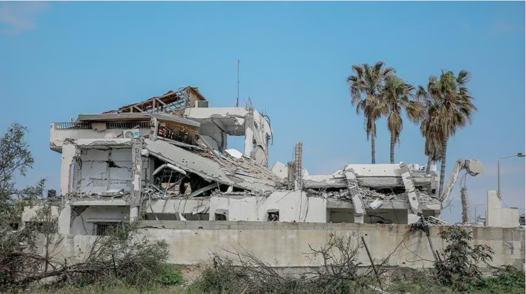 القوات الإسرائيلية تدمر منزل ياسر عرفات في غزة (صور)