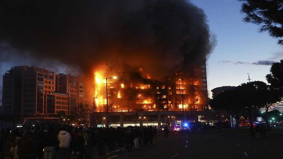 4 قتلى و20 مفقودا بحريق مبنى سكني في فالنسيا الإسبانية (فيديو)