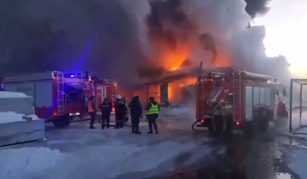 اندلاع حريق بمستودع في نوفوسيبيرسك الروسية