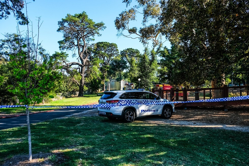 البحث متواصل عن جثتيهما.. اتهام شرطي أسترالي بقتل مذيع تلفزيوني وصديقه (صور) البحث متواصل عن جثتيهما.. اتهام شرطي أسترالي بقتل مذيع تلفزيوني وصديقه (صور)