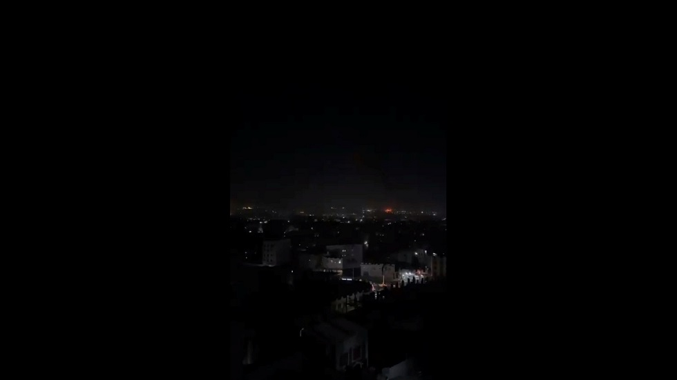 مراسل RT في اليمن: انفجارات عنيفة تهز صنعاء وتحليق مكثف للطيران في أجواء العاصمة (صور + فيديو)