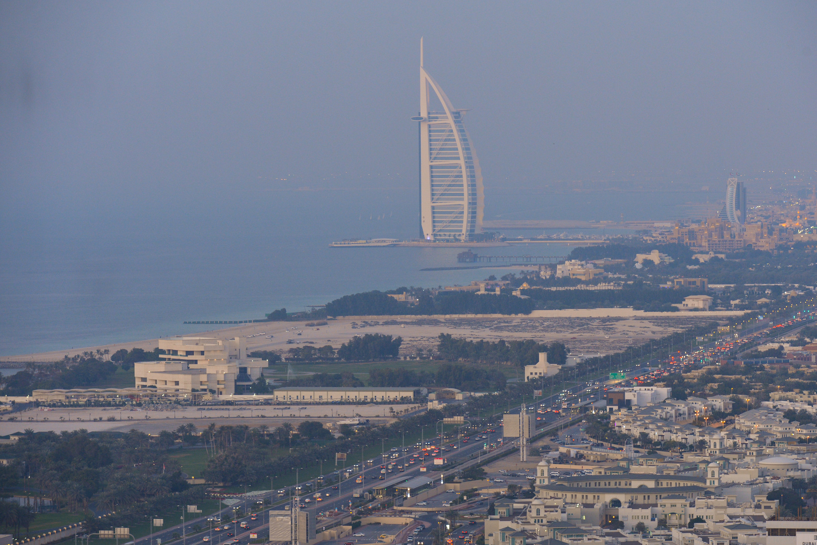 مجلس الإمارات للمستثمرين يعلق على صفقة 