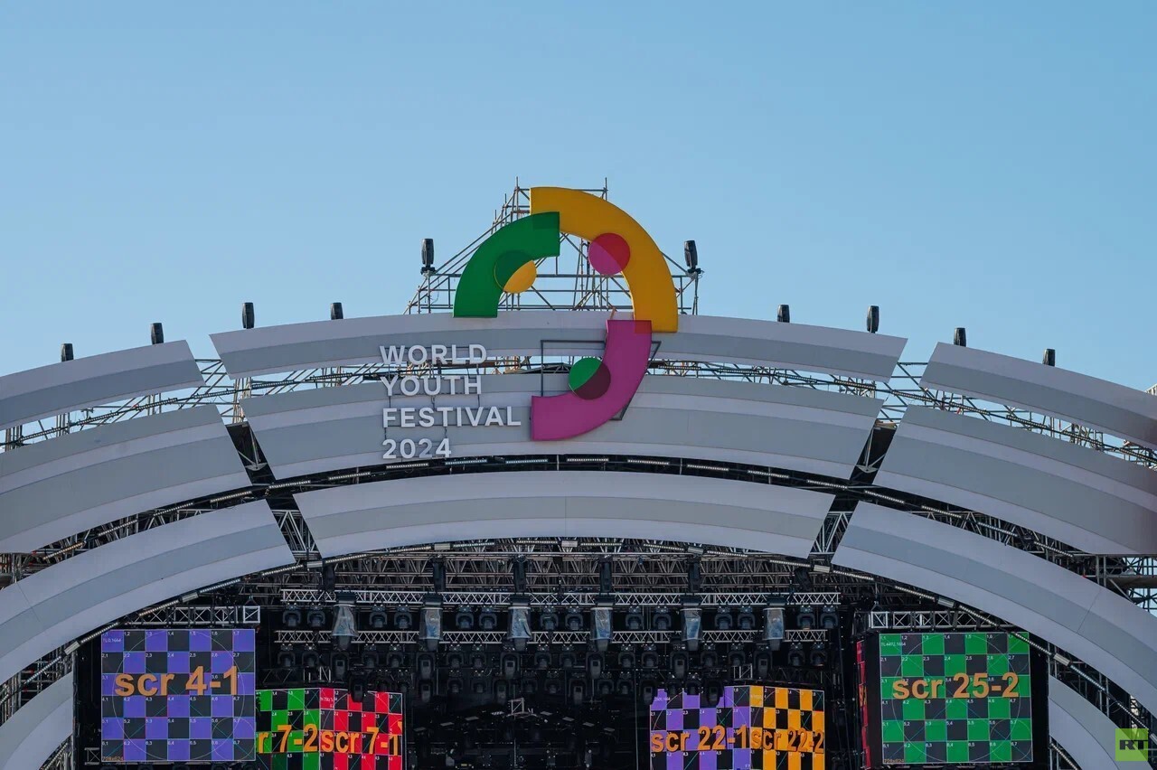 وفد تونسي يسافر إلى روسيا للمشاركة في مهرجان الشباب العالمي بمدينة سوتشي (صور)