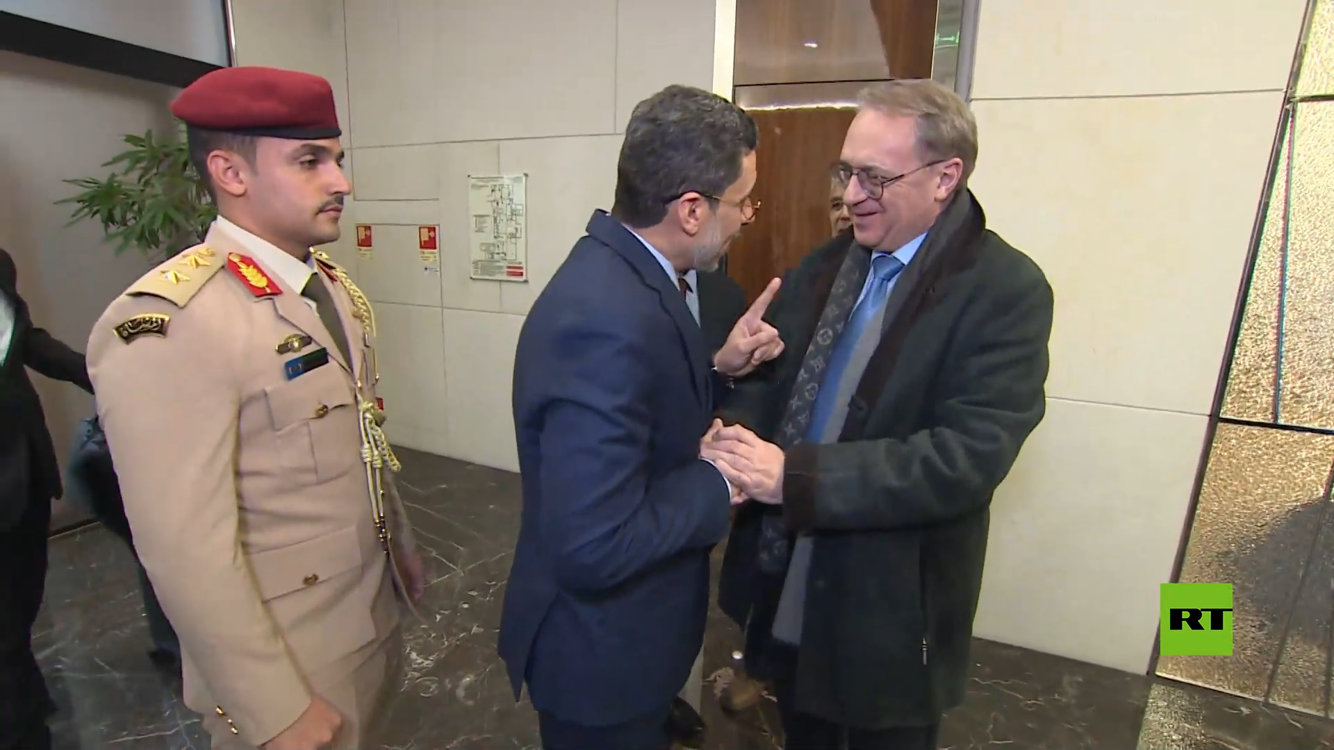 رئيس الحكومة اليمنية يصل إلى موسكو