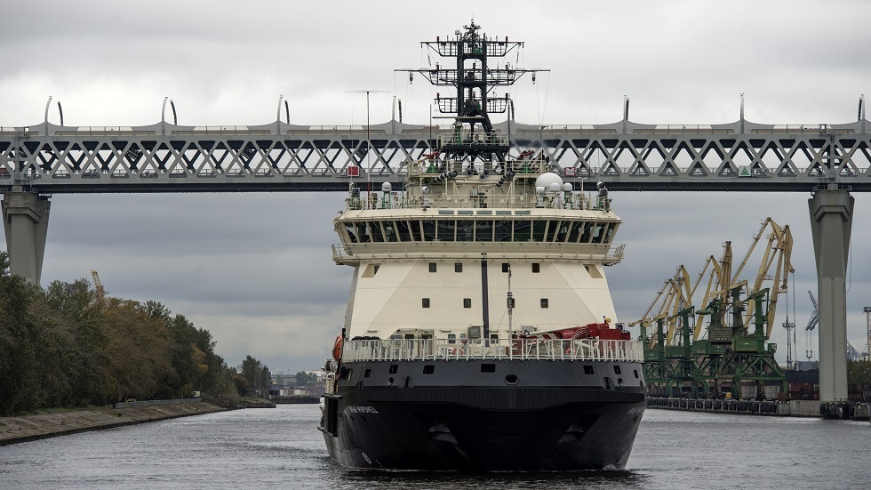 روسيا تختبر سفينة إمداد عسكري مطورة بمواصفات خاصة