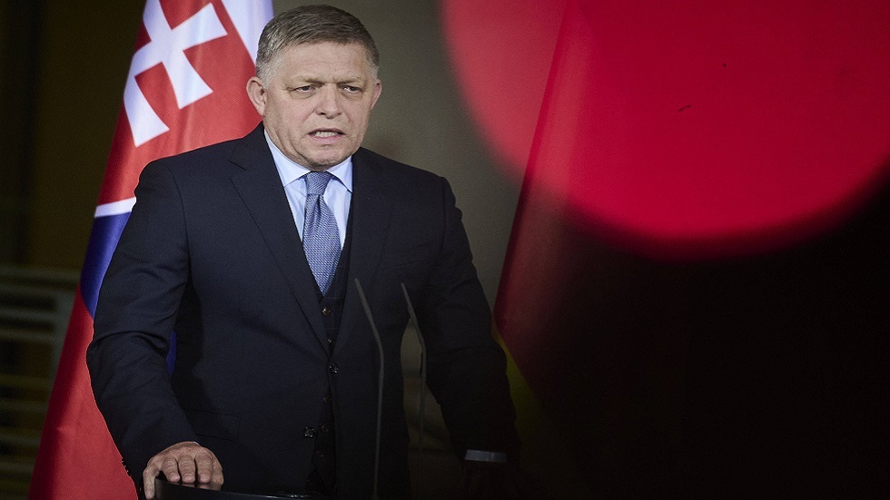 رئيس وزراء سلوفاكيا يكشف ما فاجأه في مؤتمر باريس حول أوكرانيا