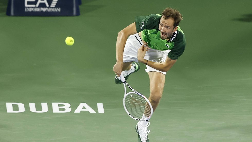 الروسي مدفيديف يطيح بمواطنه شيفتشينكو من بطولة سوق دبي الحرة للتنس (فيديو) الروسي مدفيديف يطيح بمواطنه شيفتشينكو من بطولة سوق دبي الحرة للتنس (فيديو)