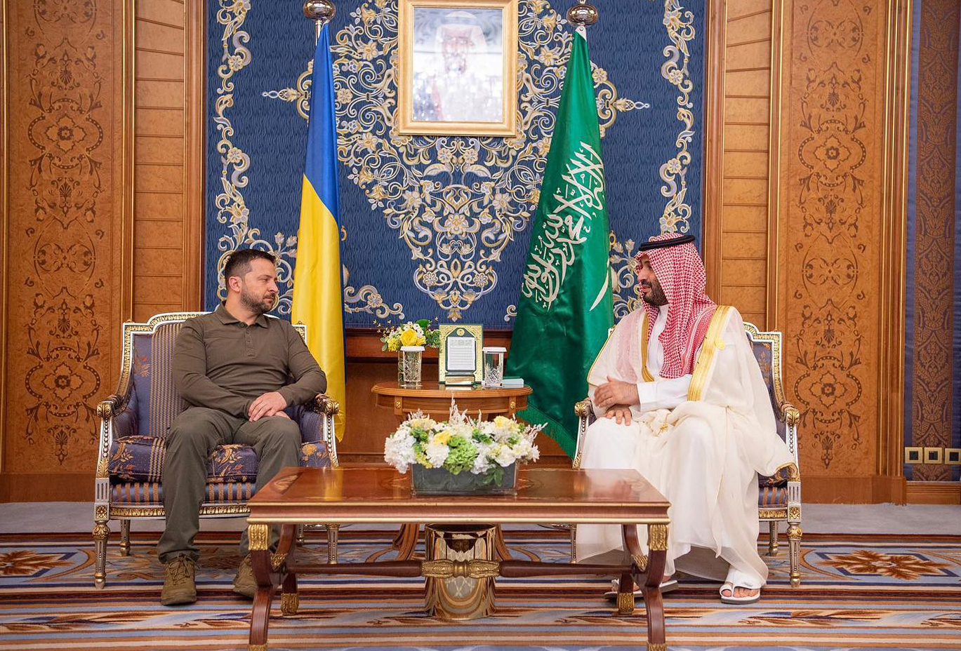 ولي العهد السعودي يؤكد حرص المملكة ودعمها لحل الأزمة الأوكرانية