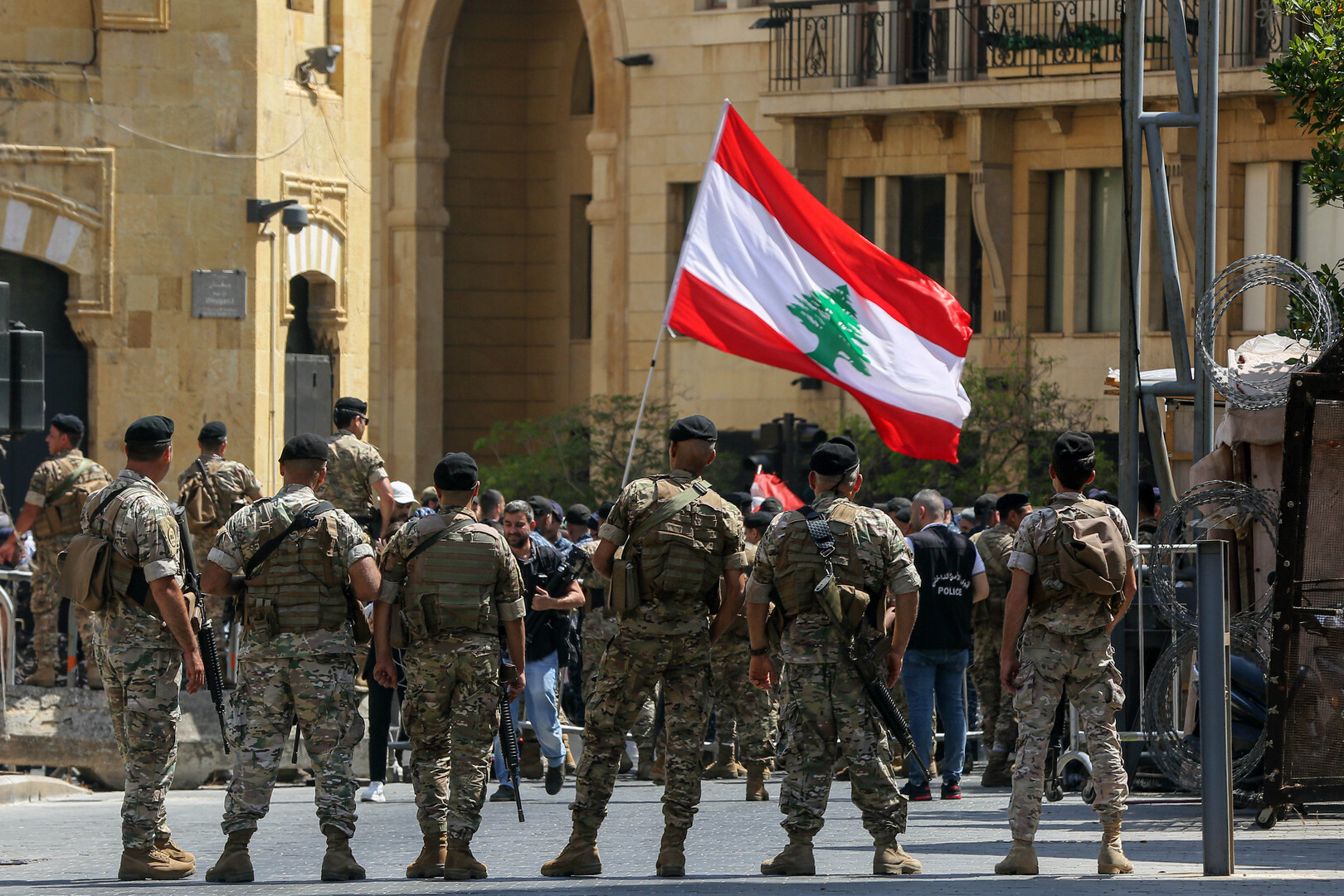 جنود الجيش اللبناني غير جاهزين للقتال.. بسبب الراتب!