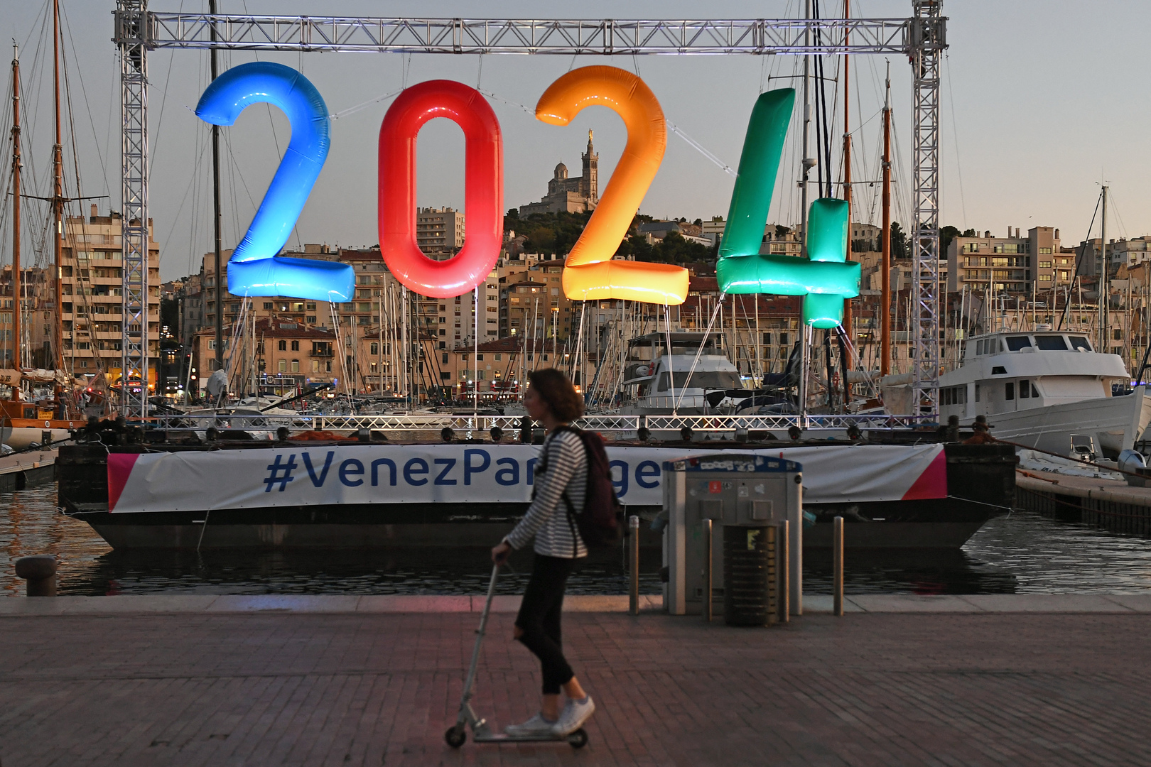 القمل وحشرات الفراش..  أزمة فرنسية تهدد أولمبياد باريس 2024