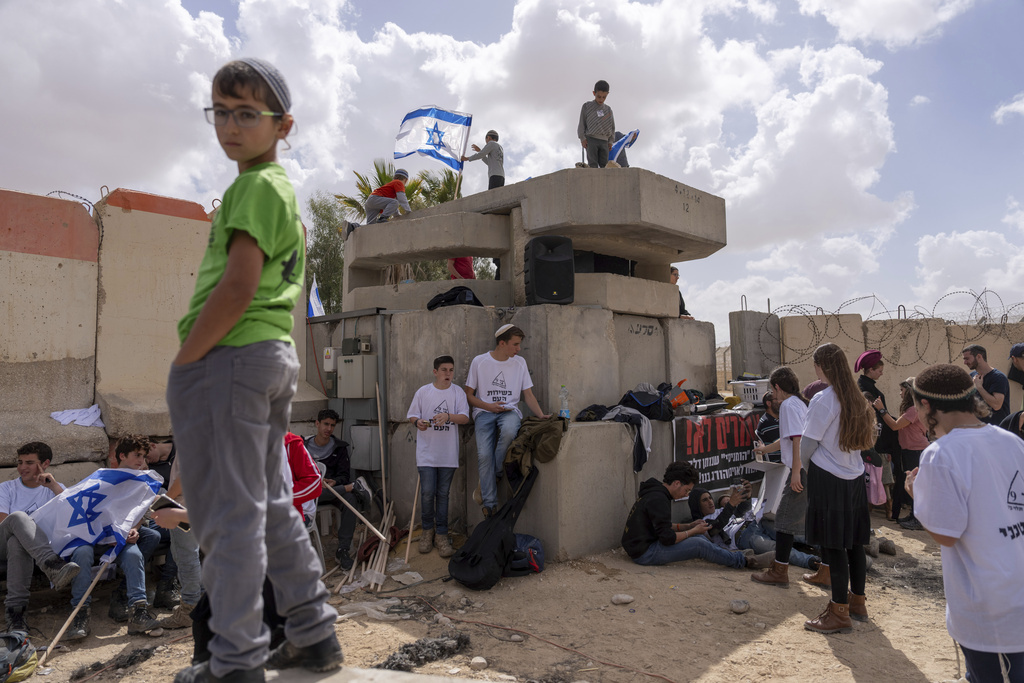 عائلات الرهائن الإسرائيليين في غزة تطلق مسيرة لأربعة أيام للمطالبة بتحريرهم