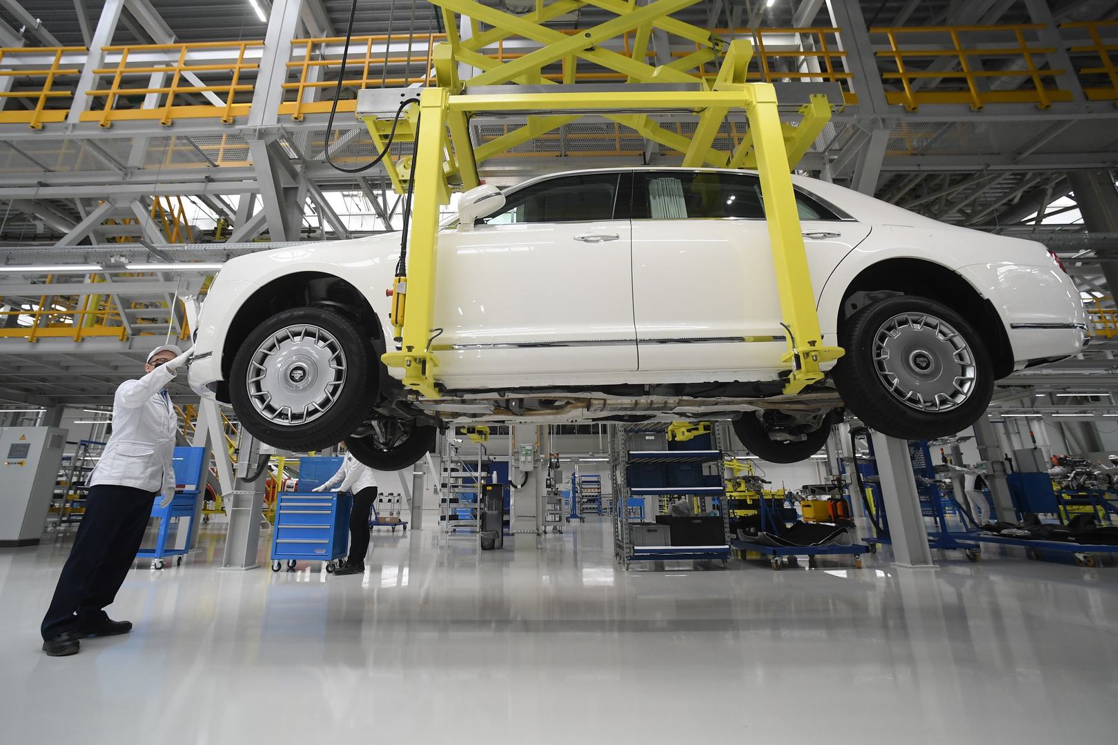 بعد فرض عقوبات أمريكية على “آوروس”.. نائب الحكومة الروسية: مصنع السيارة الفاخرة لديه “خطة ب” بعد فرض عقوبات أمريكية على “آوروس”.. نائب الحكومة الروسية: مصنع السيارة الفاخرة لديه “خطة ب”