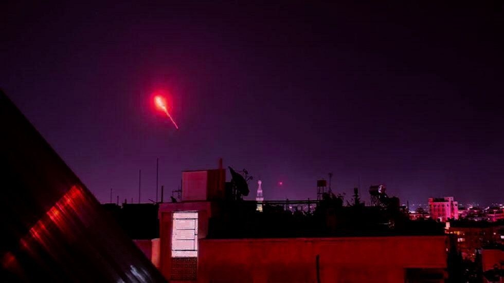 تصدي أحد الصواريخ السورية لصاروخ إسرائيلي